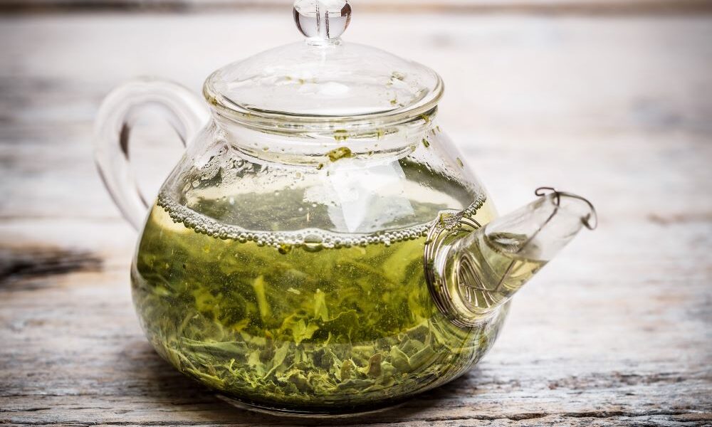 Czy zielona herbata odchudza? Badania i praktyka