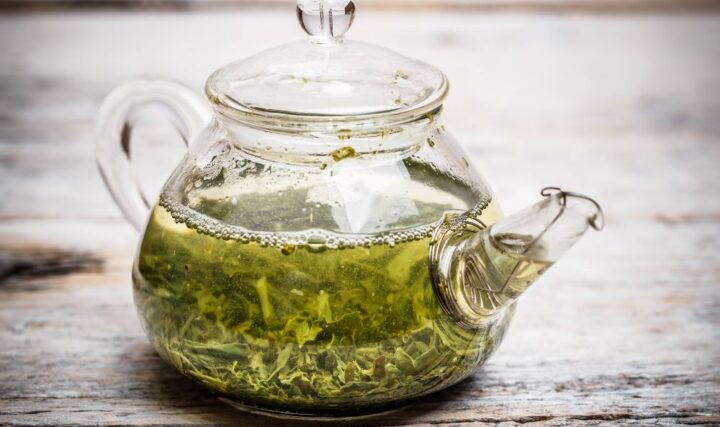 Czy zielona herbata odchudza? Badania i praktyka