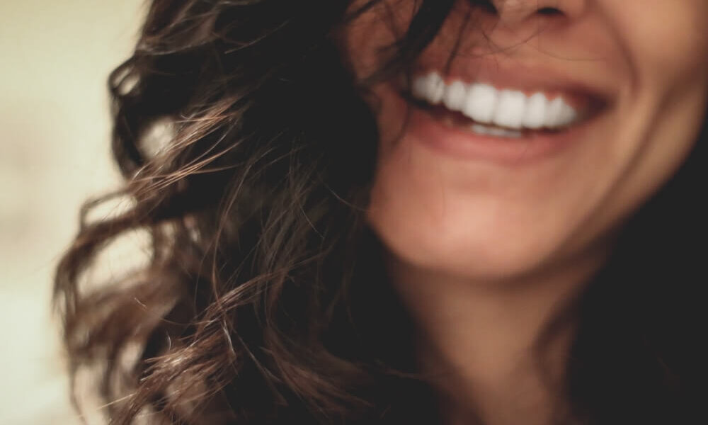 Jak dbać o zęby, aby cieszyć się pięknym uśmiechem?