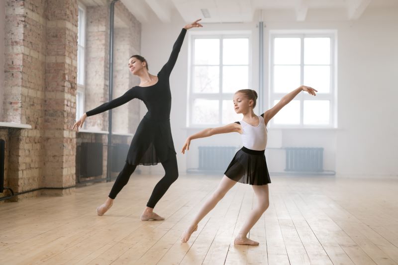 Trening baletowy dziewczynki i kobiety