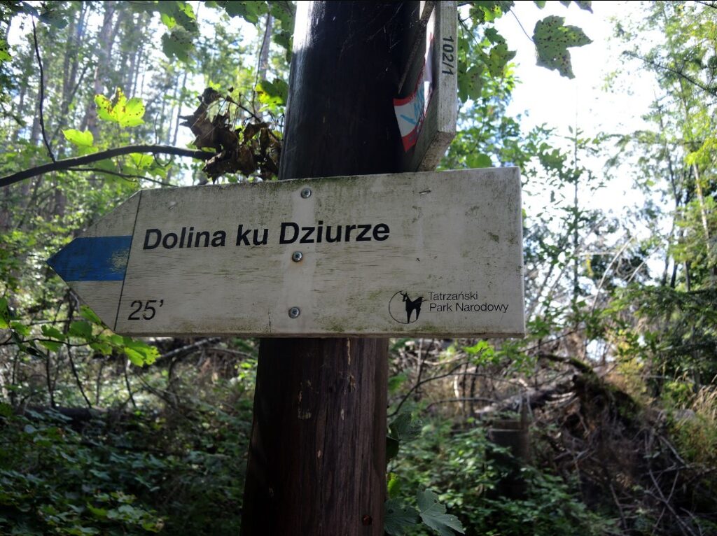 Trasa do Doliny Ku Dziurze, znak Łatwe trasy w tatrach - dolina ku dziurze, znak