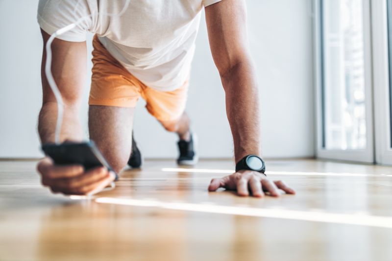 Kontrola czasu w HIIT interwały z timerem w domu
