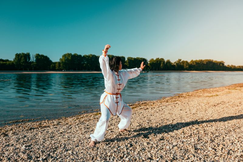 ćwiczenia tai chi na świeżym powietrzu